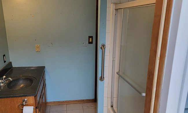 S Ave-bathroom-before-aspect-ratio-1000-600 steve bathroom before